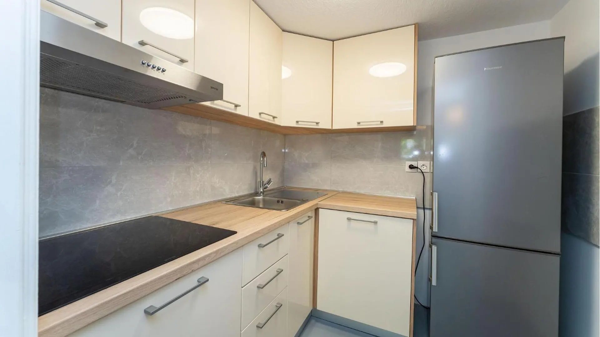 2 Bedroom Nice Apartment In ريتنا