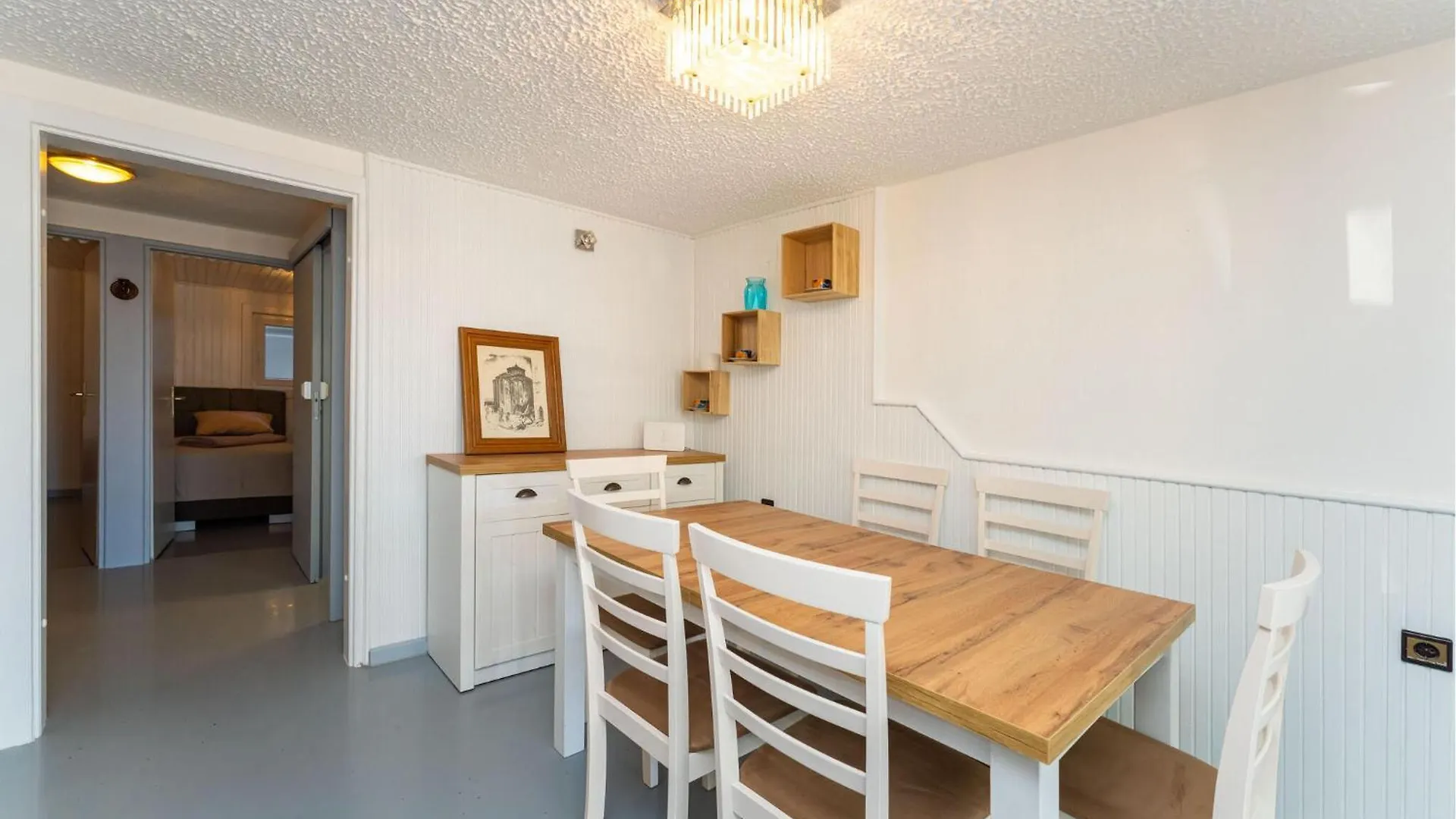 2 Bedroom Nice Apartment In ريتنا